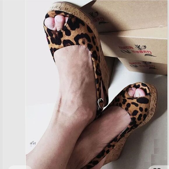MONTEGO BAY CLUB LEOPARD BROWN CAMINO PEEP-TOE WEDGE SANDAL - Picture 1 of 14